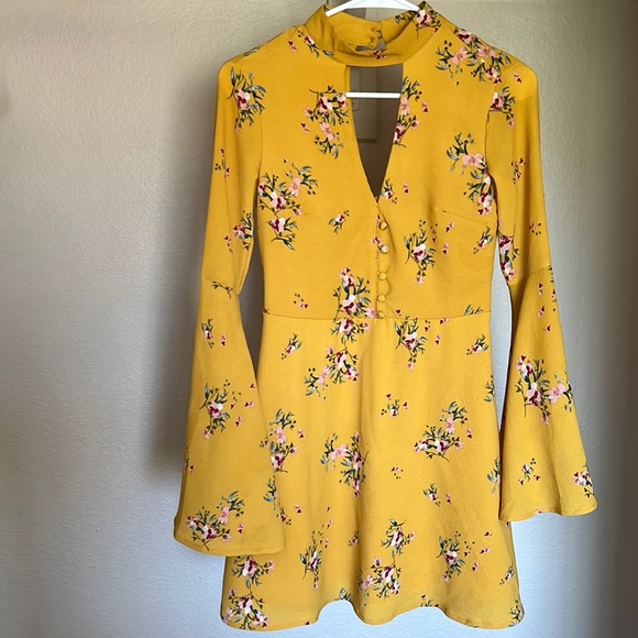 Socialite dress - Picture 3 of 9